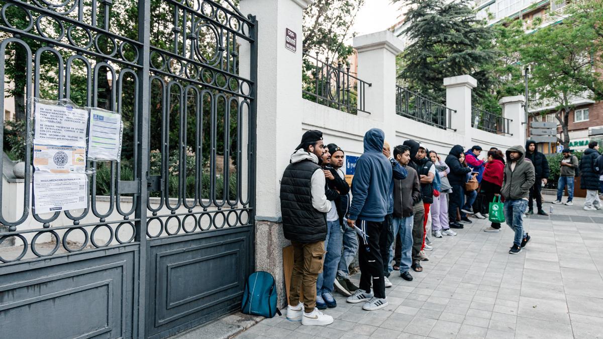 Cuando los servicios públicos no llegan: así asumen las entidades la regularización de migrantes