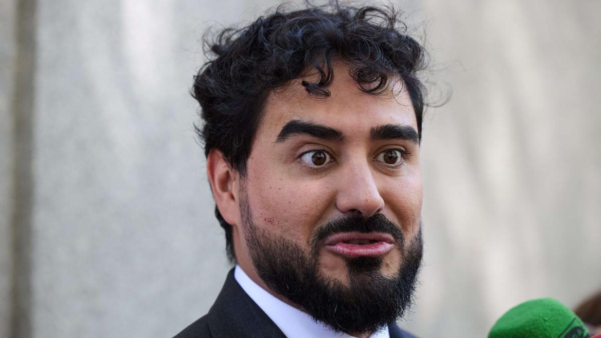 Alvise admite que no está sorteando su sueldo cuando la web de la rifa cumple un año inactiva