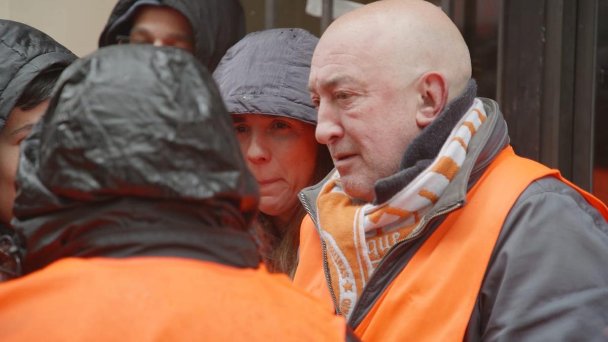 Mariano Ordaz en una protesta frente a su vivienda en Madrid.