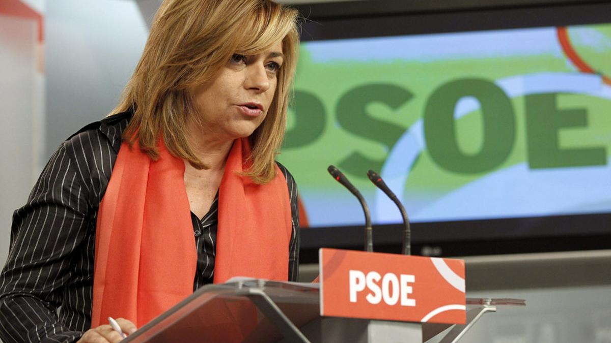 Elena Valenciano en rueda de prensa en la sede del PSOE