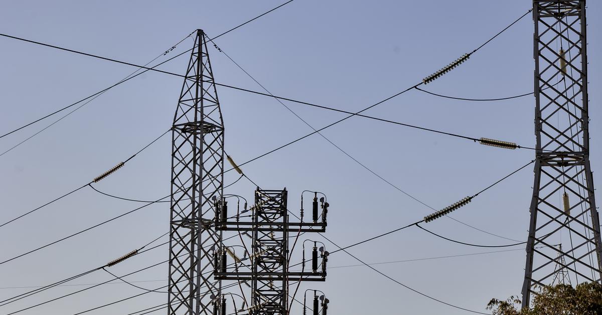 ¿La red está saturada? Las eléctricas piden inversiones millonarias y el Gobierno dice que está equilibrada