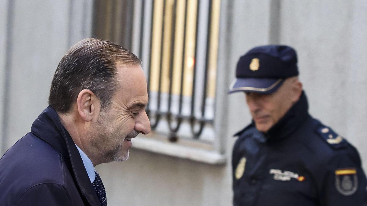Ábalos llegando al Tribunal Supremo.