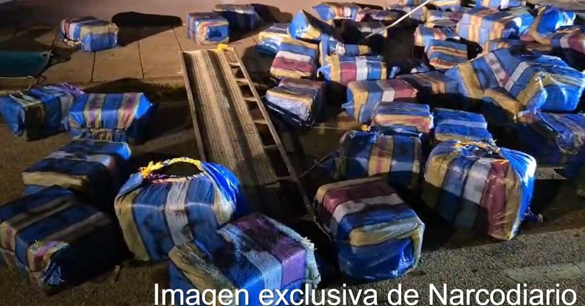 Incautan un espectacular alijo de cocaína en plena noche en A Pobra do Caramiñal