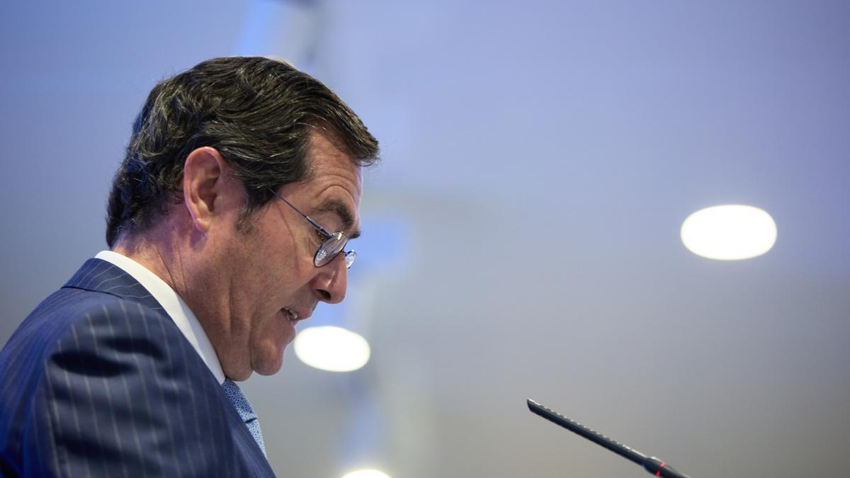 El presidente de CEOE, Antonio Garamendi, interviene en un encuentro empresarial de CEOE y CEPYME titulado, 'BBVA en un entorno de innovación y descarbonización', en la sede de CEOE, a 7 de julio de 2022, en Madrid (España).