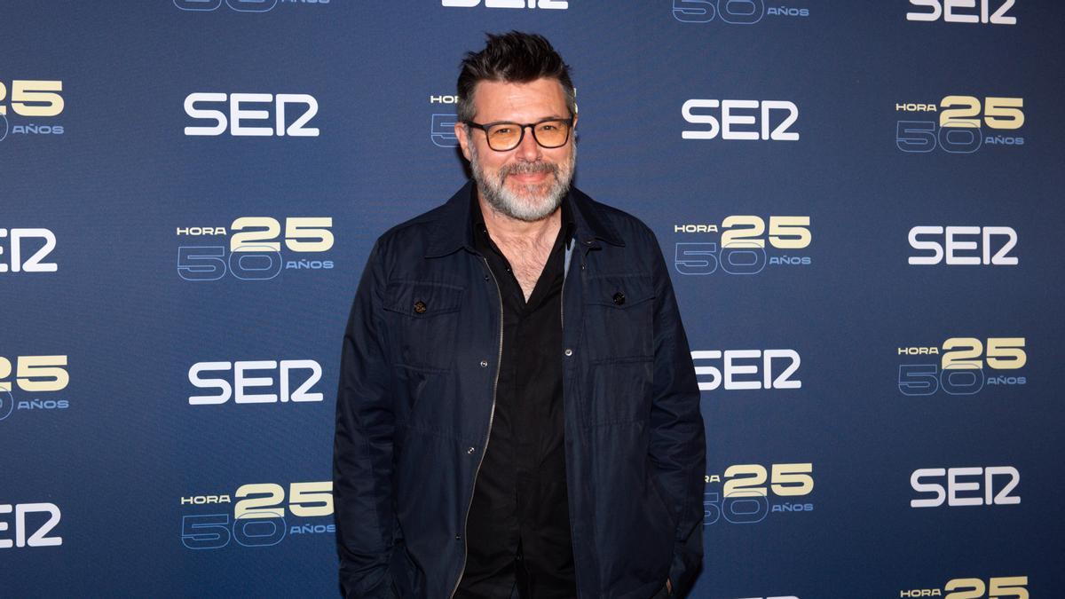 Quequé posa en el photocall durante la celebración del 50º aniversario del programa 'Hora 25 de la cCadena SER’, en el Teatro Coliseum de Madrid.