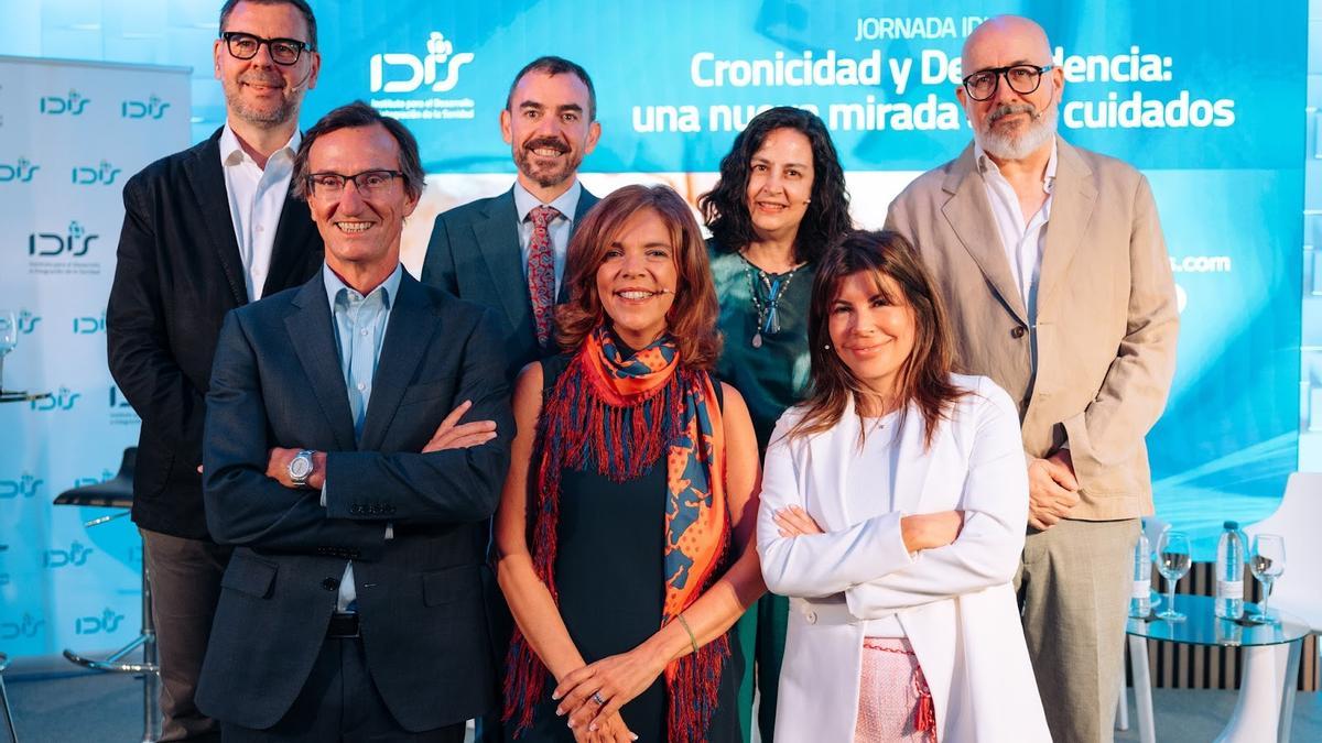 Joan Barrubés (Antares Consulting), Ignacio Vivas y Marta Villanueva (Fundación IDIS), Óscar Álvarez (Comunidad de Madrid), Silvia Lores (Valdeluz Mayores), Rosa Díaz (Sigma Dos) y el Dr. Javier Martínez Peromingo (Fundación Jiménez Díaz)