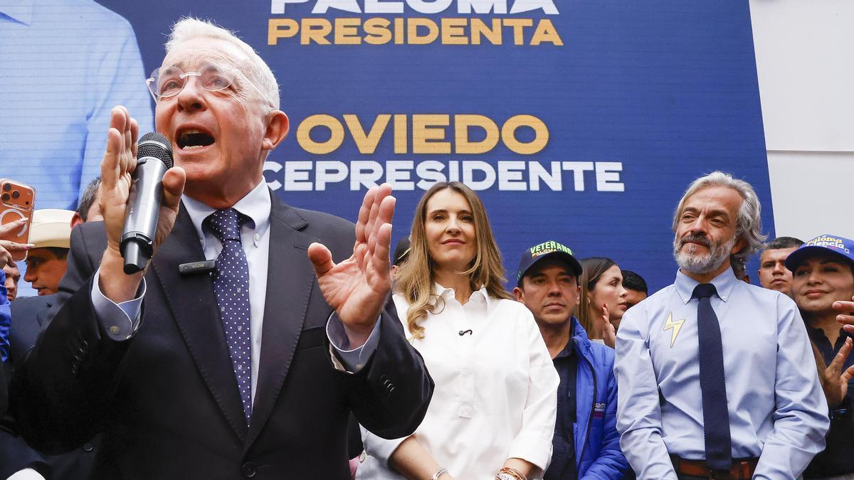 El expresidente de Colombia, Álvaro Uribe Vélez, durante la inscripción de la candidata por el partido Centro Democrático, Paloma Valencia.