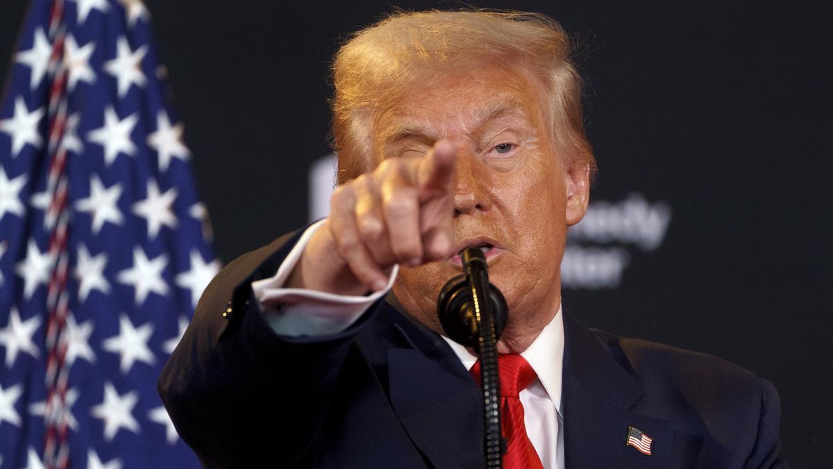 Trump grozil z nacionalno izredno situacijo v Washingtonu in vojno v Somaliji