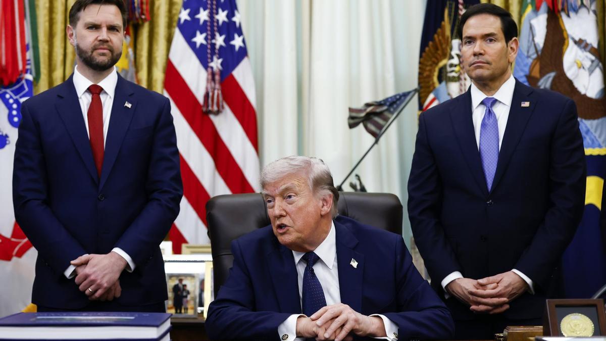El vicepresidente JD Vance, el presidente de Estados Unidos, Donald Trump, y el Secretario de Estado, Marco Rubio