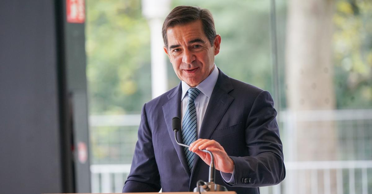 MINUTO A MINUTO
BBVA augura que puede lograr hasta el 70 % de Sabadell y este lo rebaja a un 25 %