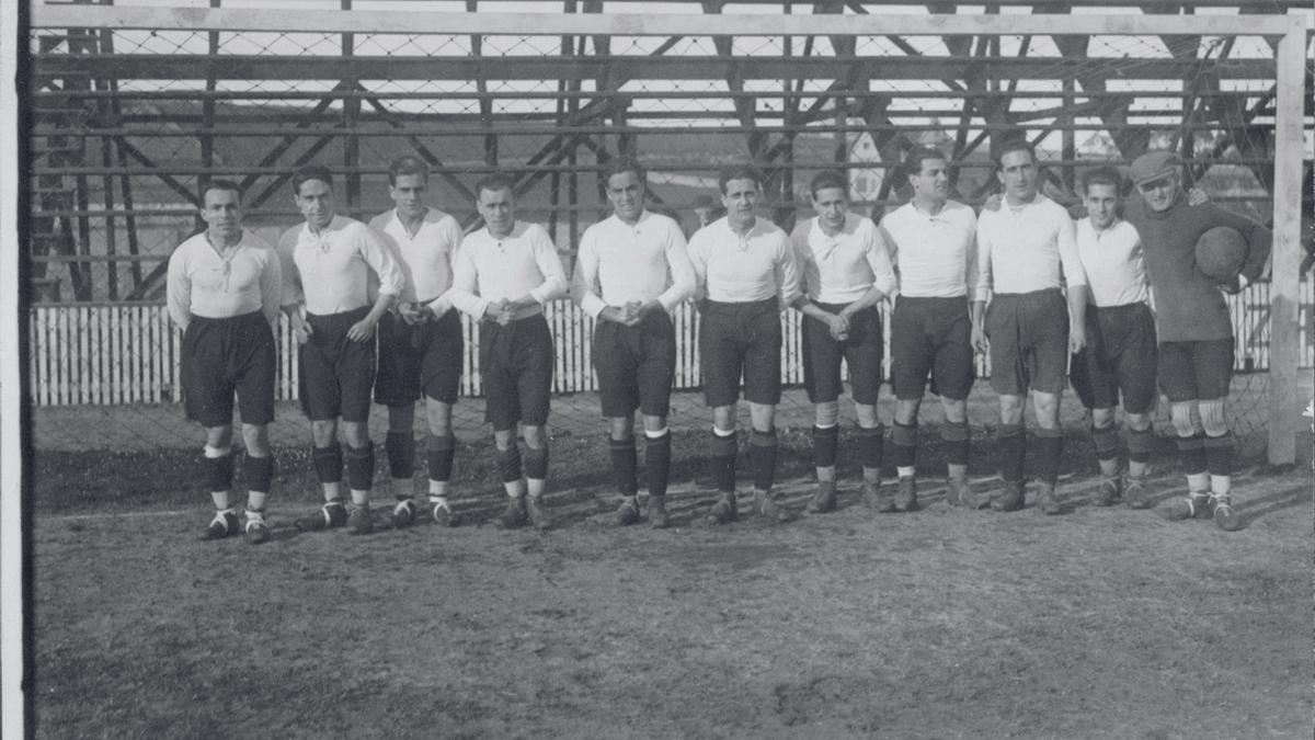 El Real Racing Club de Santander, campeón de  Cantabria, en 1927 cuando el fútbol era todavía un deporte de aficionados de auténtico cuño británico.