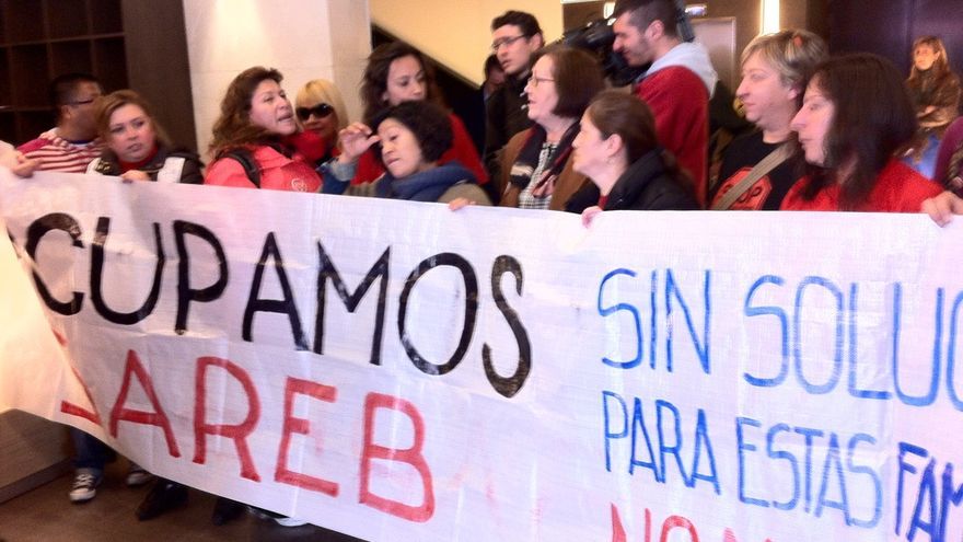 Protesta en la sede del 'banco malo', este jueves.