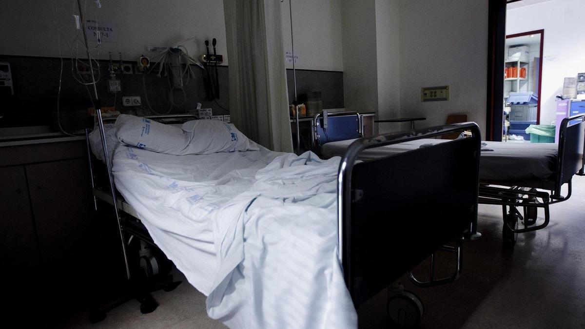 Archivo - Cama de hospital