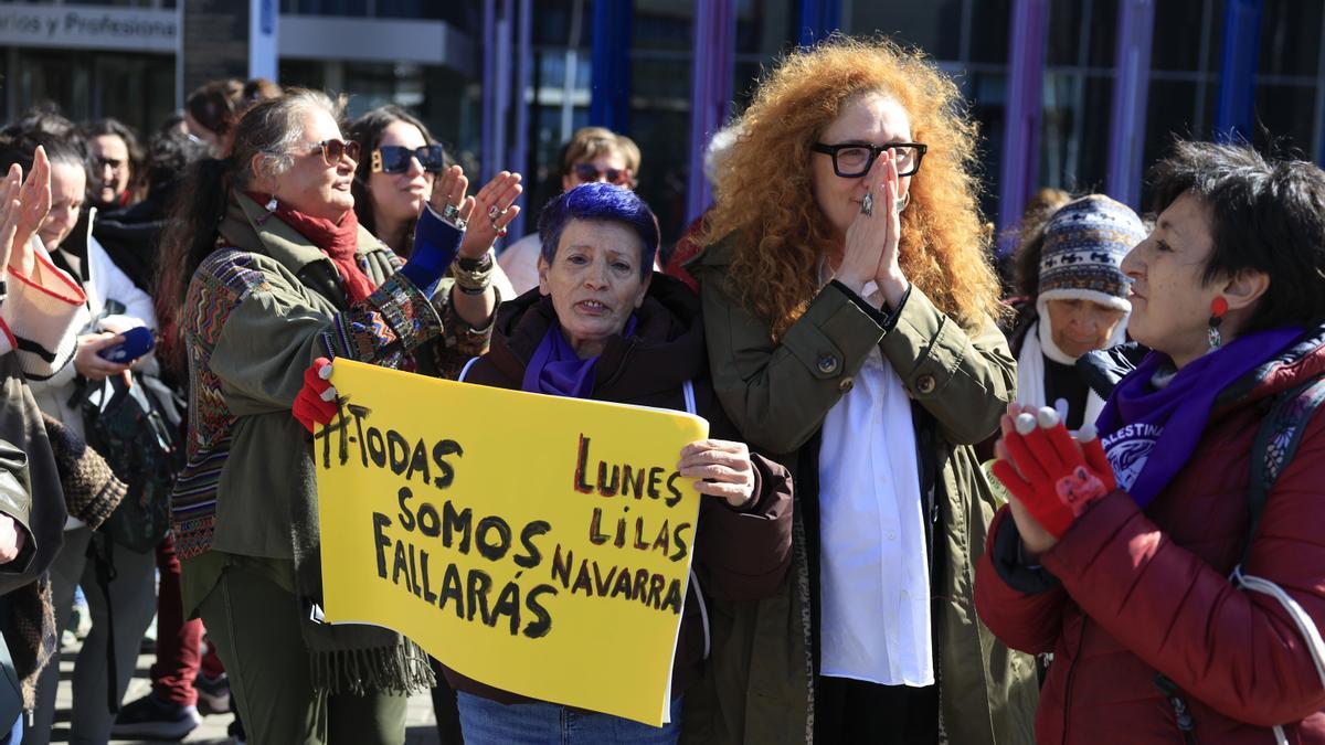 La periodista y escritora Cristina Fallarás, antes de prestar declaración por la denuncia que le interpuso el rapero Ayax.