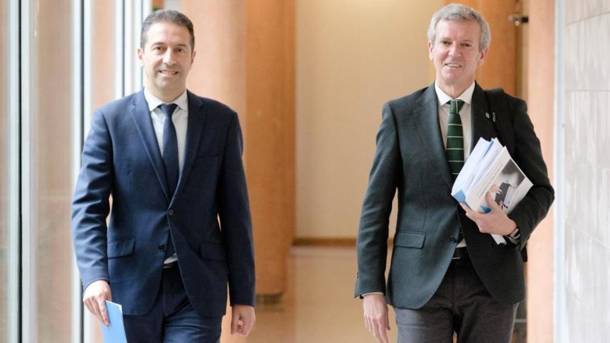 Alfonso Villares, con Alfonso Rueda en San Caetano tras un Consello de la Xunta el pasado febrero.