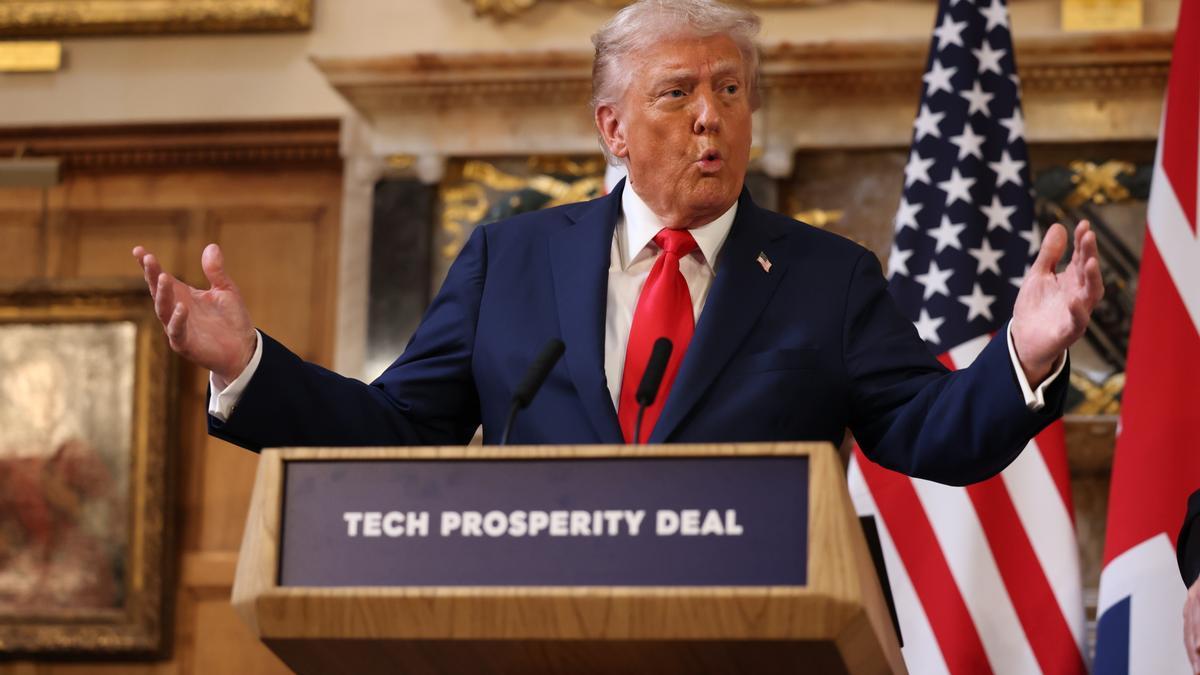 El presidente de Estados Unidos, Donald J. Trump, habla durante una rueda de prensa durante su visita a Chequers.