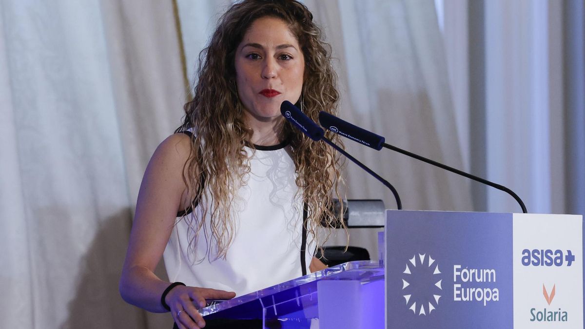 La coordinadora de Movimiento Sumar, Lara Hernández durante un desayuno informativo el pasado 26 de mayo de 2026