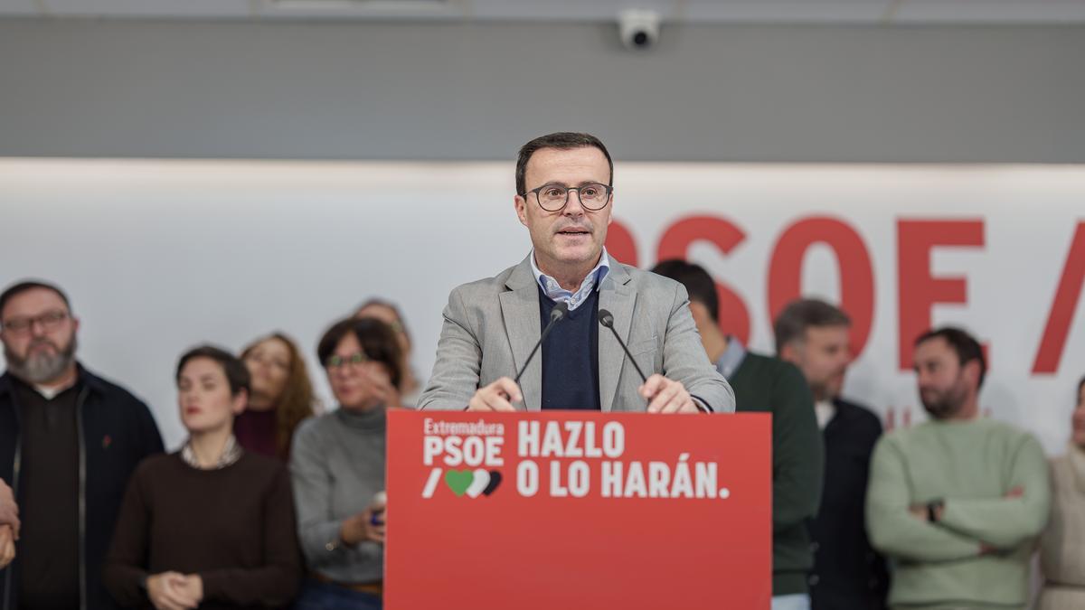 Miguel Ángel Gallardo comparece ante los medios de comunicación.