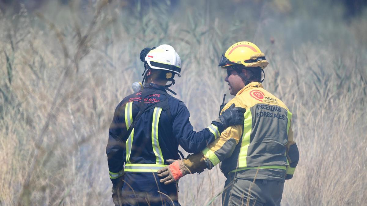 Los bomberos forestales de Madrid barajan prolongar su huelga por falta de avances