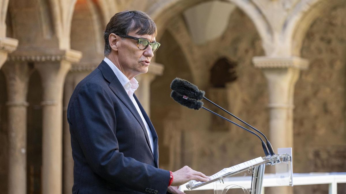 El president de la Generalitat, Salvador Illa, durante su intervención previa a la reunión con sus consellers.