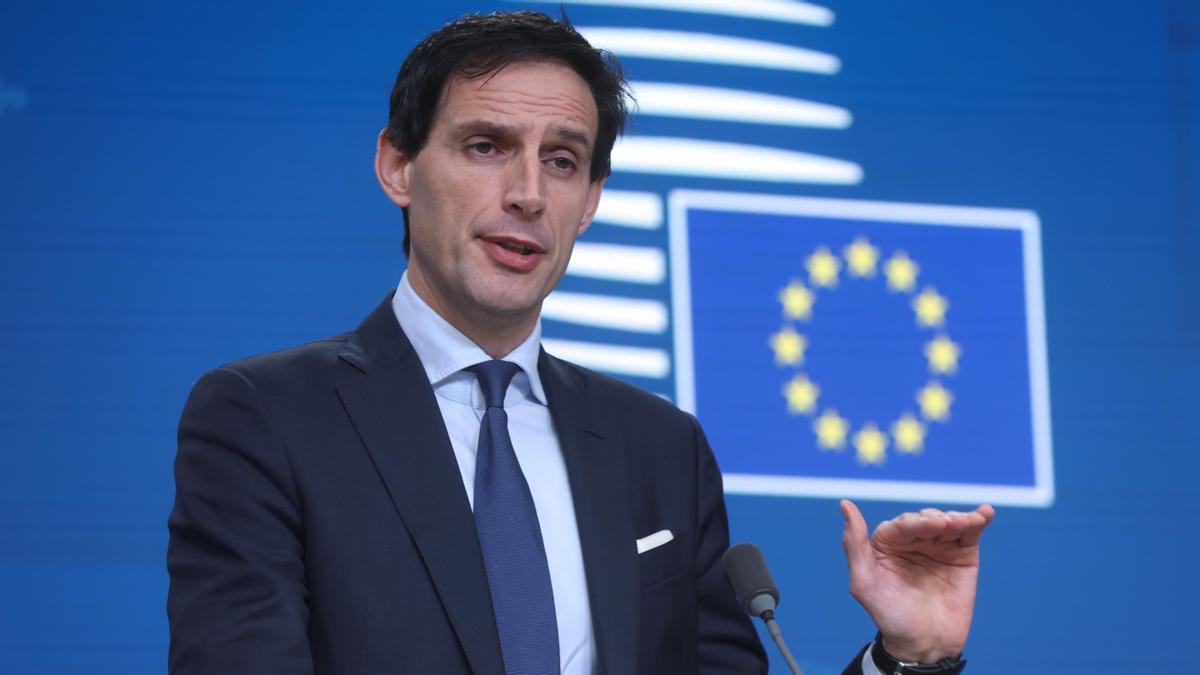 El comisario europeo de Clima, Cero Emisiones Netas y Crecimiento Limpio, Wopke Hoekstra, en una rueda de prensa al término de la reunión del Consejo Europeo de Medio Ambiente celebrada en Bruselas, Bélgica, el 5 de noviembre de 2025.