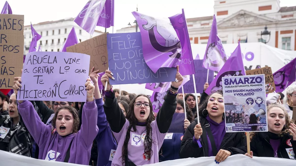 Varias mujeres se manifiestan el 8M en Madrid.