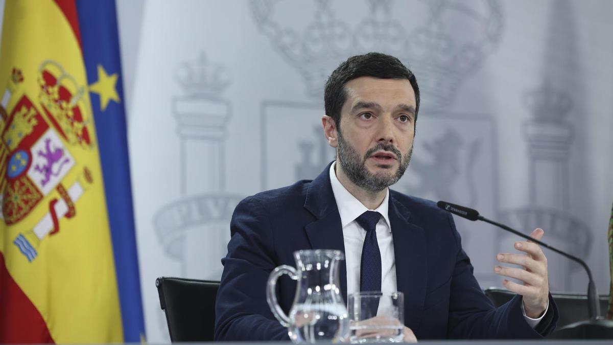 El ministro de Derechos Sociales, Consumo y Agenda 2030, Pablo Bustinduy durante la rueda de prensa.