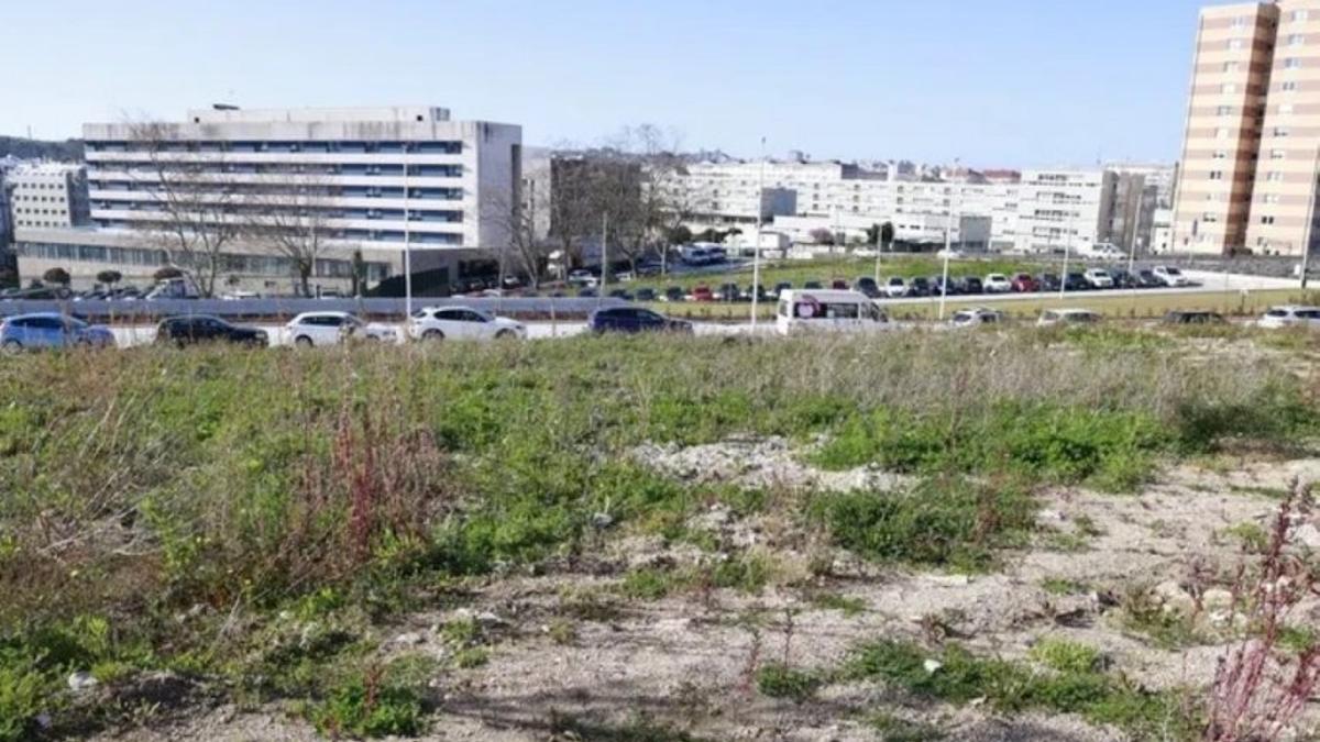 Terreos en Xuxán donde se prevé levantar los edificios promovidos por Galivivienda.