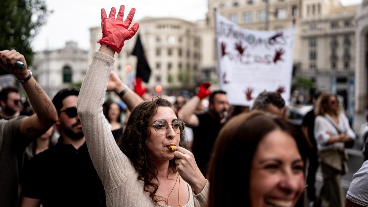 Decenas de personas durante una manifestación de trabajadores.