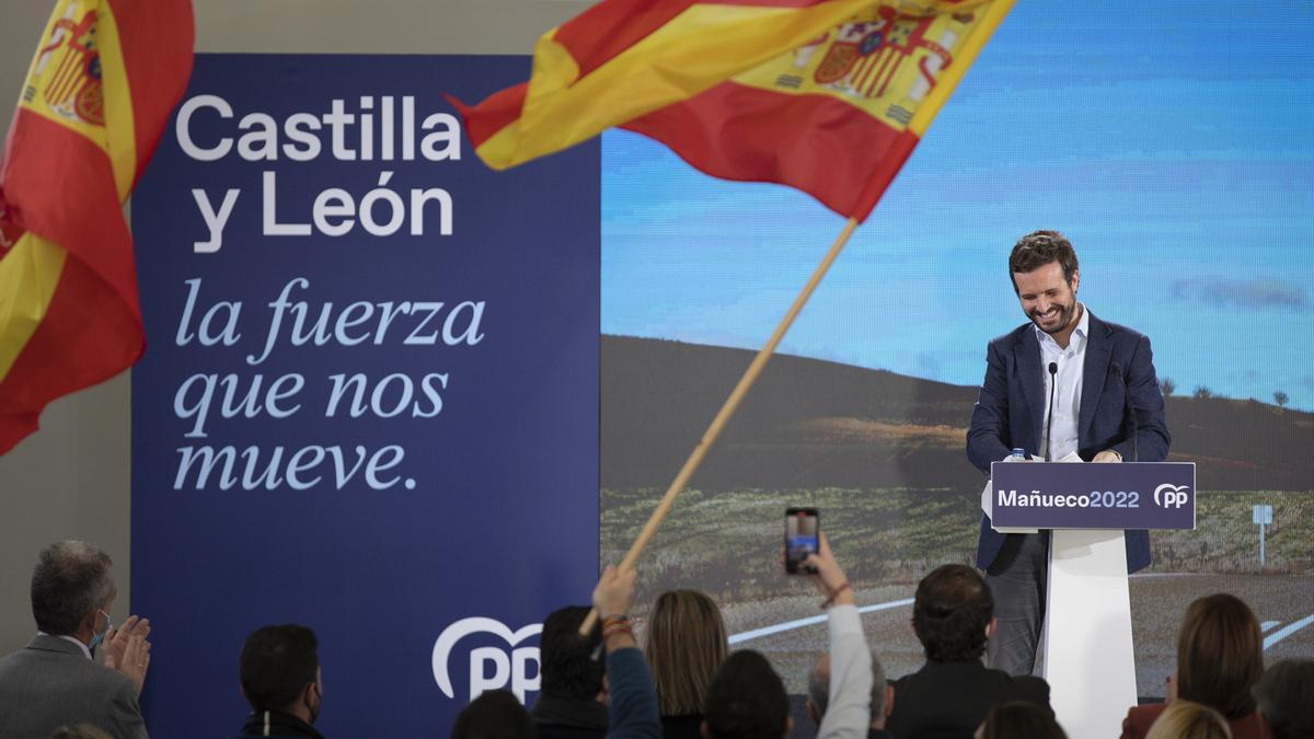 El presidente del Partido Popular, Pablo Casado, en un mitin en Ávila.