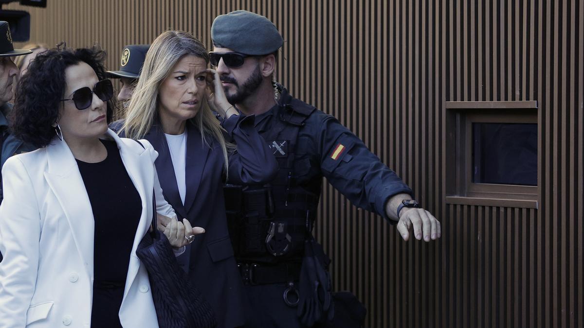 Maribel Vilaplana a su llegada a los juzgados de Catarroja.