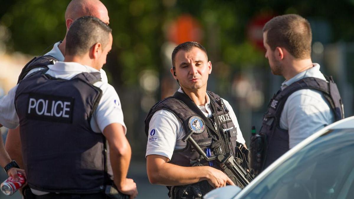 Un hombre hiere a machetazos a dos policías al grito de “Alá es el más grande” en Bélgica.