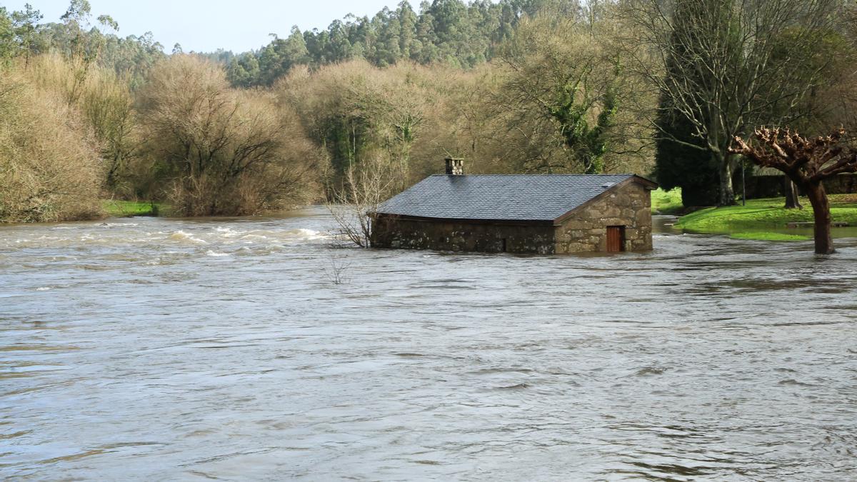 El rio Tambre a su paso por la localidad de Tapia , A Coruña.