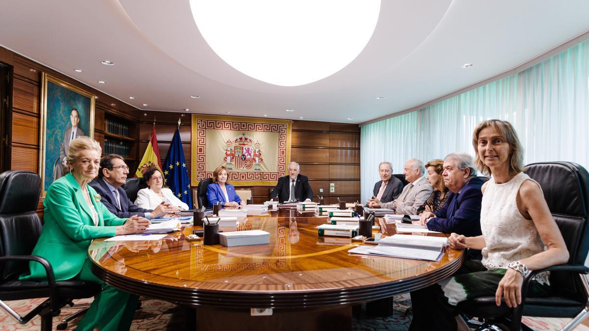 Pleno del Tribunal Constitucional antes de la deliberación sobre la ley de amnistía.