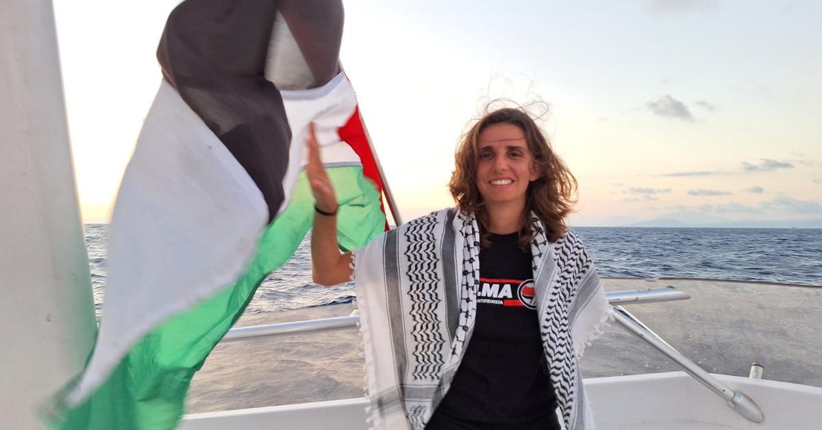 Lucía Muñoz, desde la Flotilla que se acerca a Gaza: "El Gobierno español nos ha dejado abandonados"