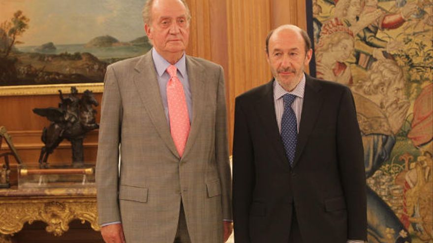 El PSOE que salvó a Juan Carlos I