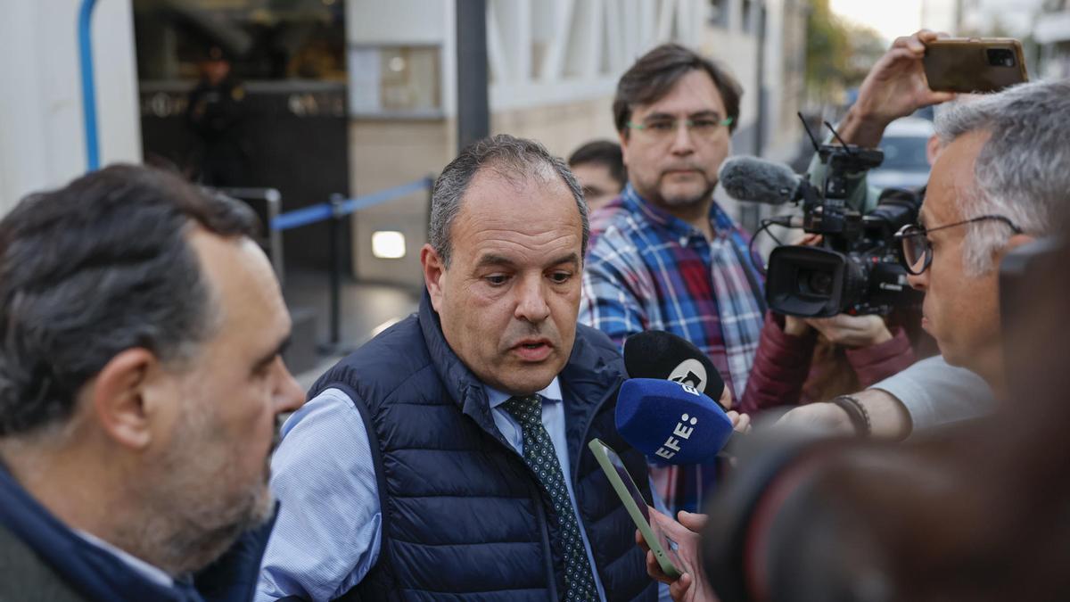 Carlos Baño tras ser liberado con cargos por un supuesto delitio de corrupción