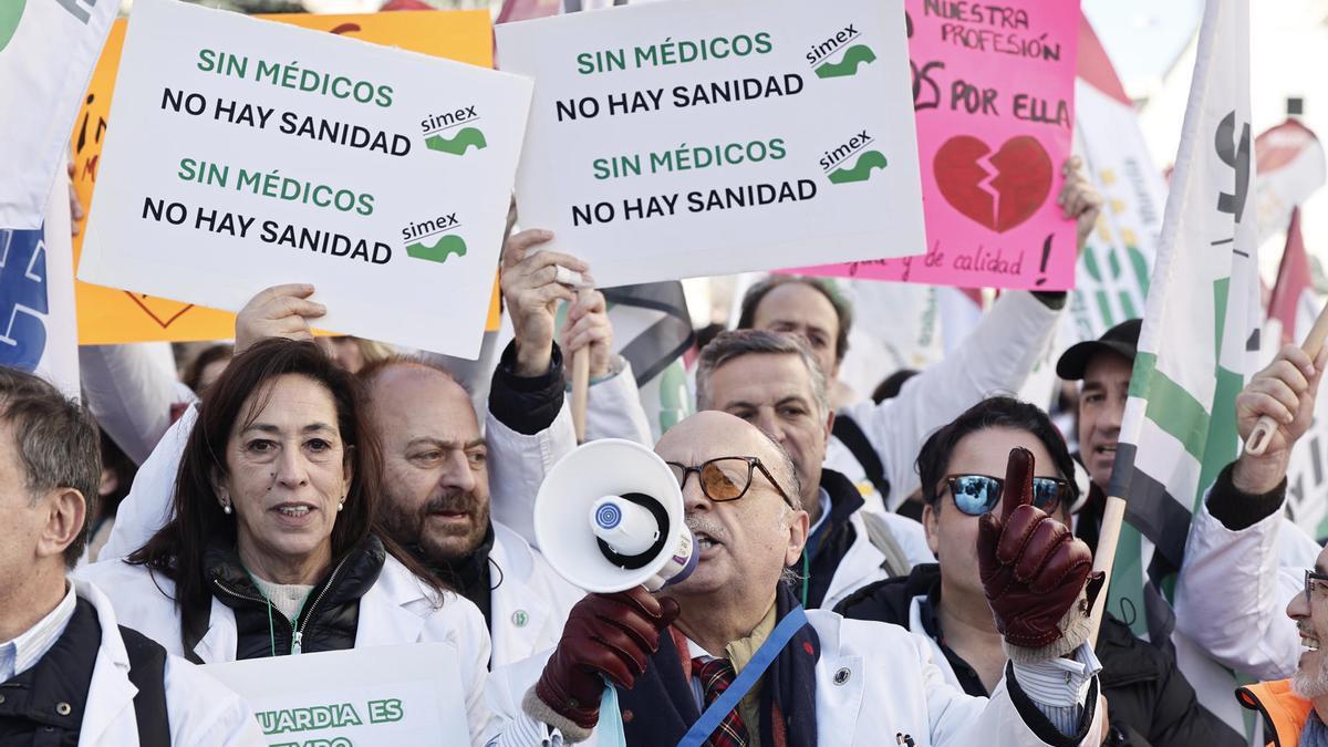 Los médicos inician la marcha en Madrid por un estatuto propio y avisan de más paros