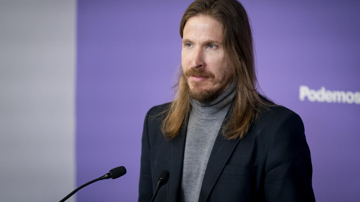 El portavoz de Podemos y coordinador en Castilla y León, Pablo Fernández, ofrece una rueda de prensa en la sede de Podemos, a 20 de febrero de 2023, en Madrid (España).