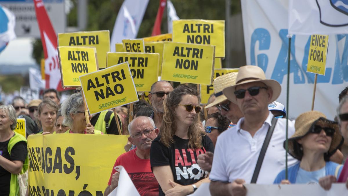 Miles de personas claman en Pontevedra contra la 