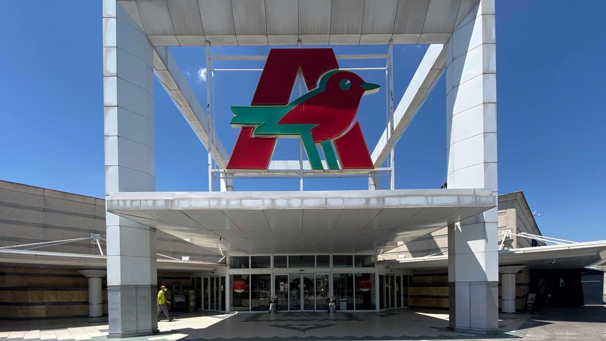 Alcampo anuncia el cierre de unos 25 supermercados y el despido de unos 710 empleados