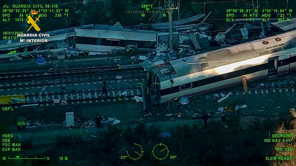 Imagen aérea de los restos de tren ALvia accidentado en Adamuz (Córdoba).