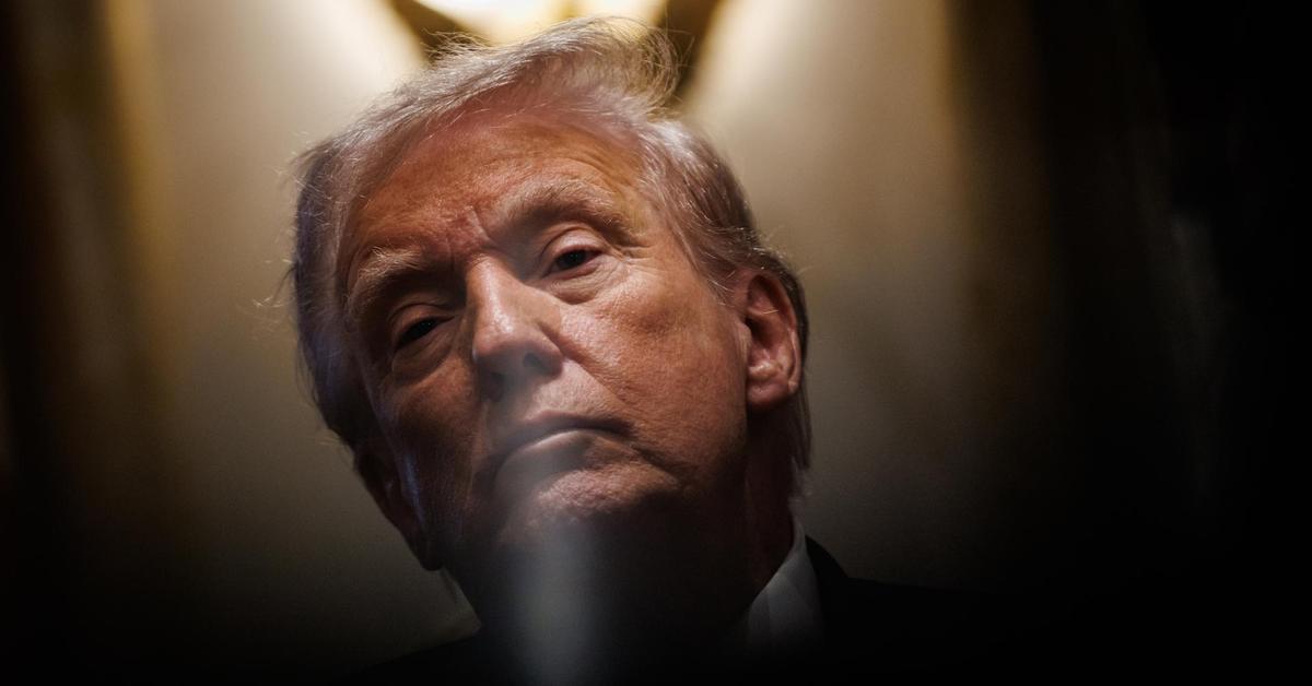 Trump dice que "quizás se debería expulsar" a España de la OTAN