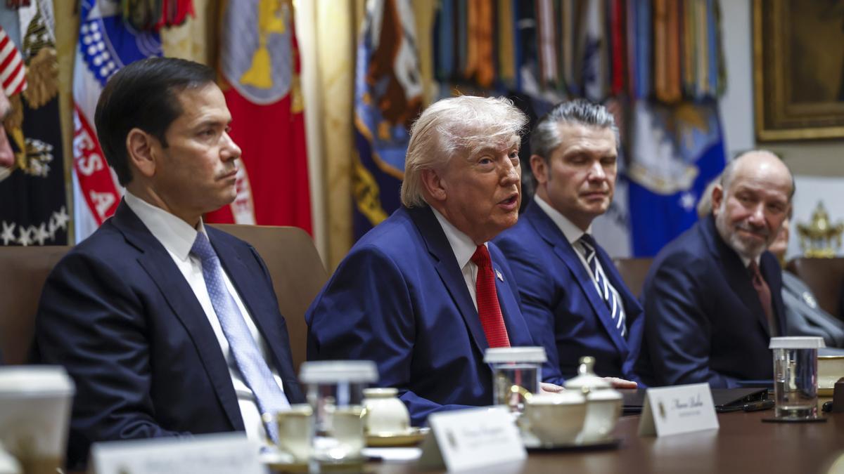 El presidente Trump celebra una reunión del Consejo de Ministros en la Casa Blanca.