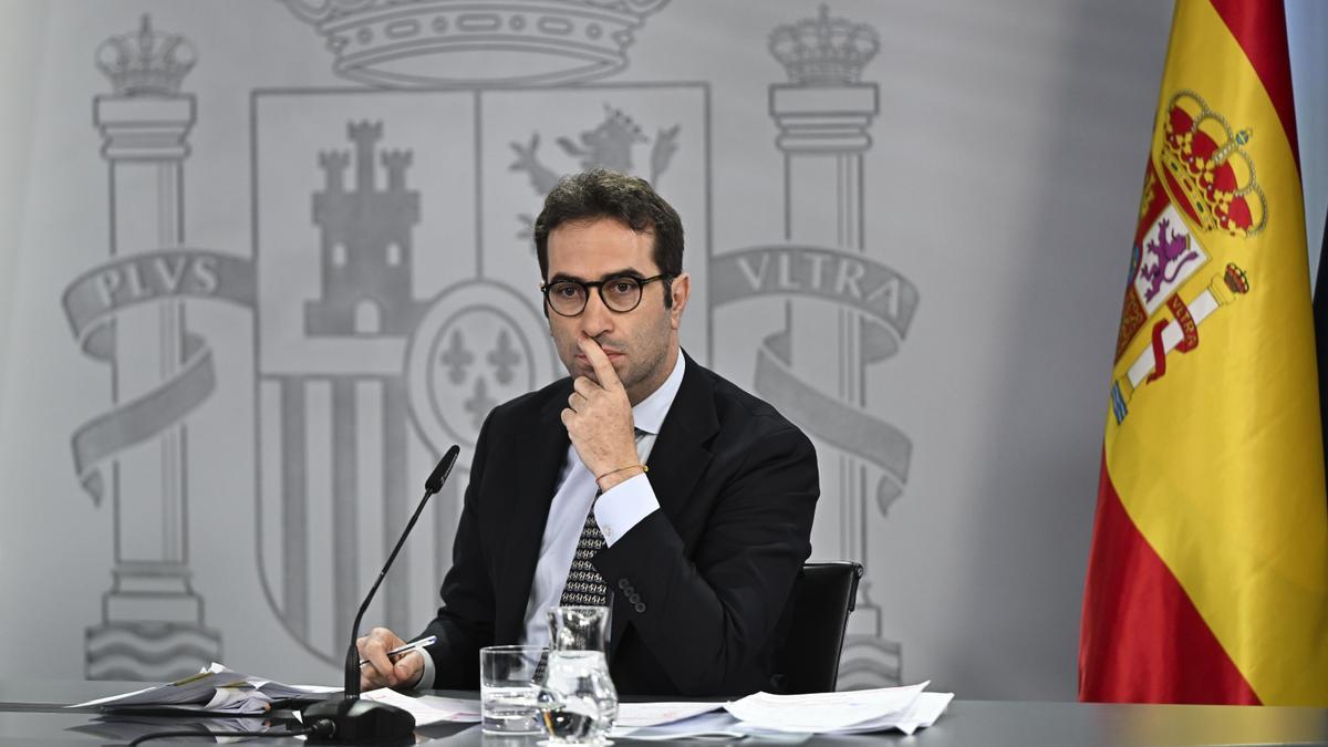 Carlos Cuerpo durante la rueda de prensa posterior a la reunión del Consejo de Ministros, este martes, en el complejo del Palacio de la Moncloa.