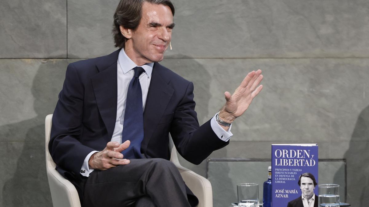 Aznar pide a Feijóo no hacer otra moción de censura y acusa a Vox de querer 