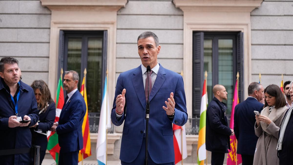 Sánchez avisa al PP de que hará todo lo que esté 