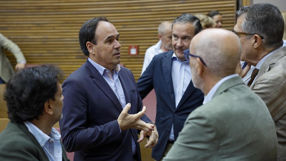 El president de la Generalitat, Juanfran Perez Llorca, durante el pleno de Les Corts Valencianes que aprueba los Presupuestos de la Generalitat para 2026.