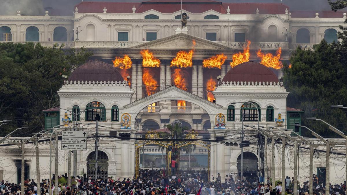 Las 48 horas que incendiaron Nepal: una cronología de la protesta que ha hecho caer al Gobierno