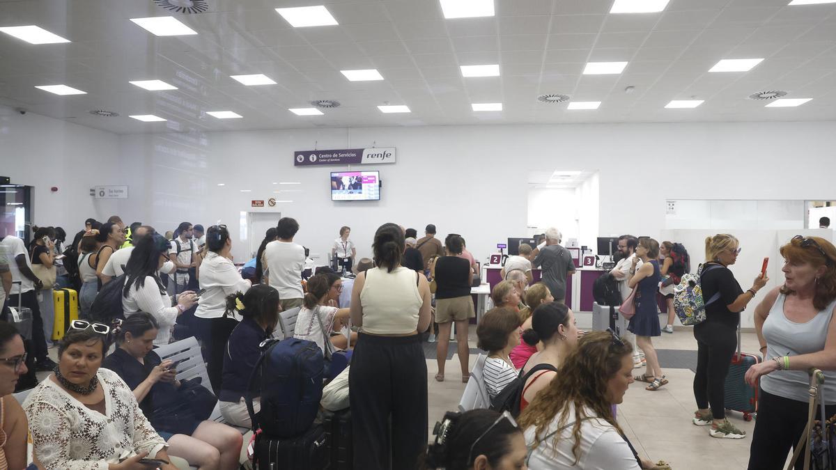 Renfe habilita dos servicios especiales en cada sentido en la línea de AV Madrid-Zamora